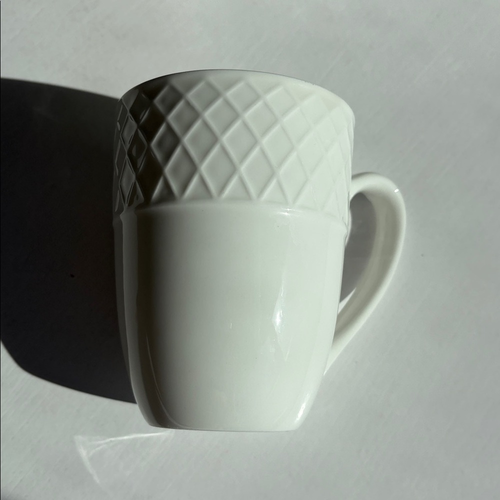 Set of 4 Mikasa large trellis coffee/tea mugs cups - Picture 3 of 9